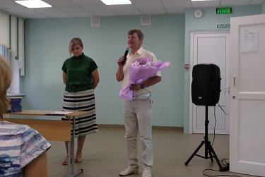 Депутат поздравил выпускников